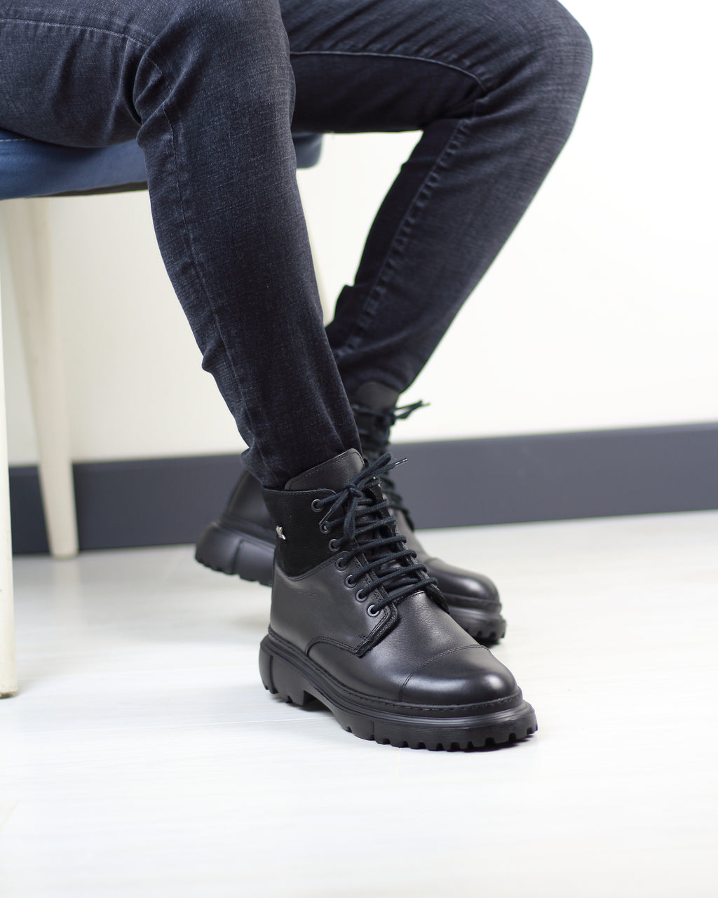 SİYAH DERİ ERKEK BOT