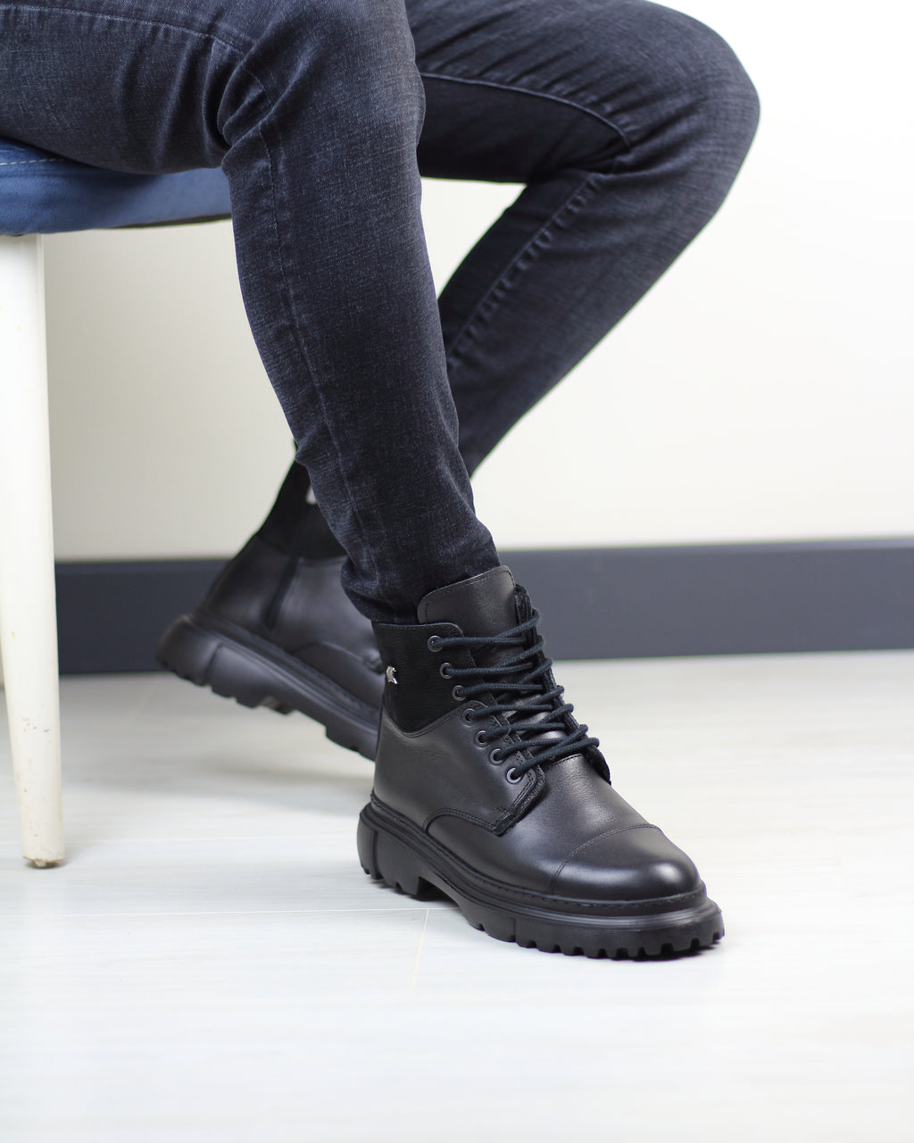 SİYAH DERİ ERKEK BOT