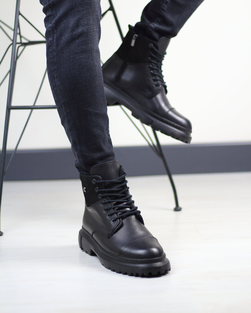 SİYAH DERİ ERKEK BOT