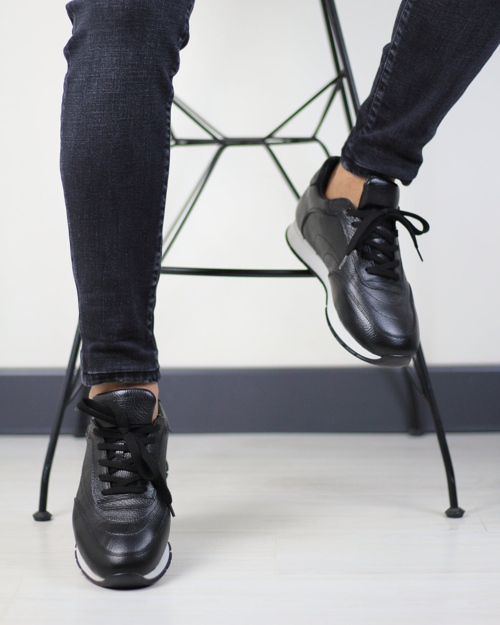 SİYAH DERİ ERKEK SPOR AYAKKABI