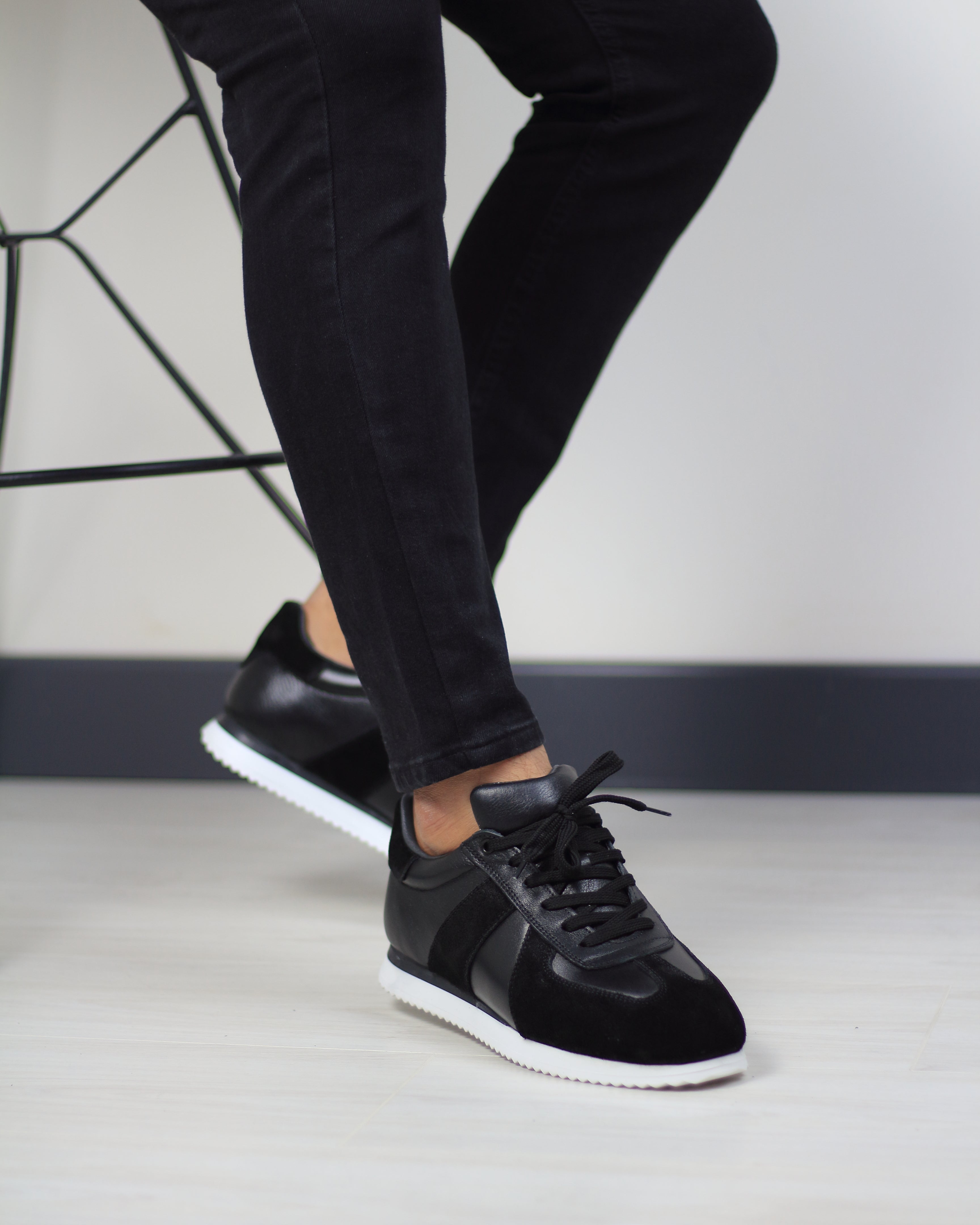 SİYAH DERİ ERKEK SENAKERS AYAKKABI