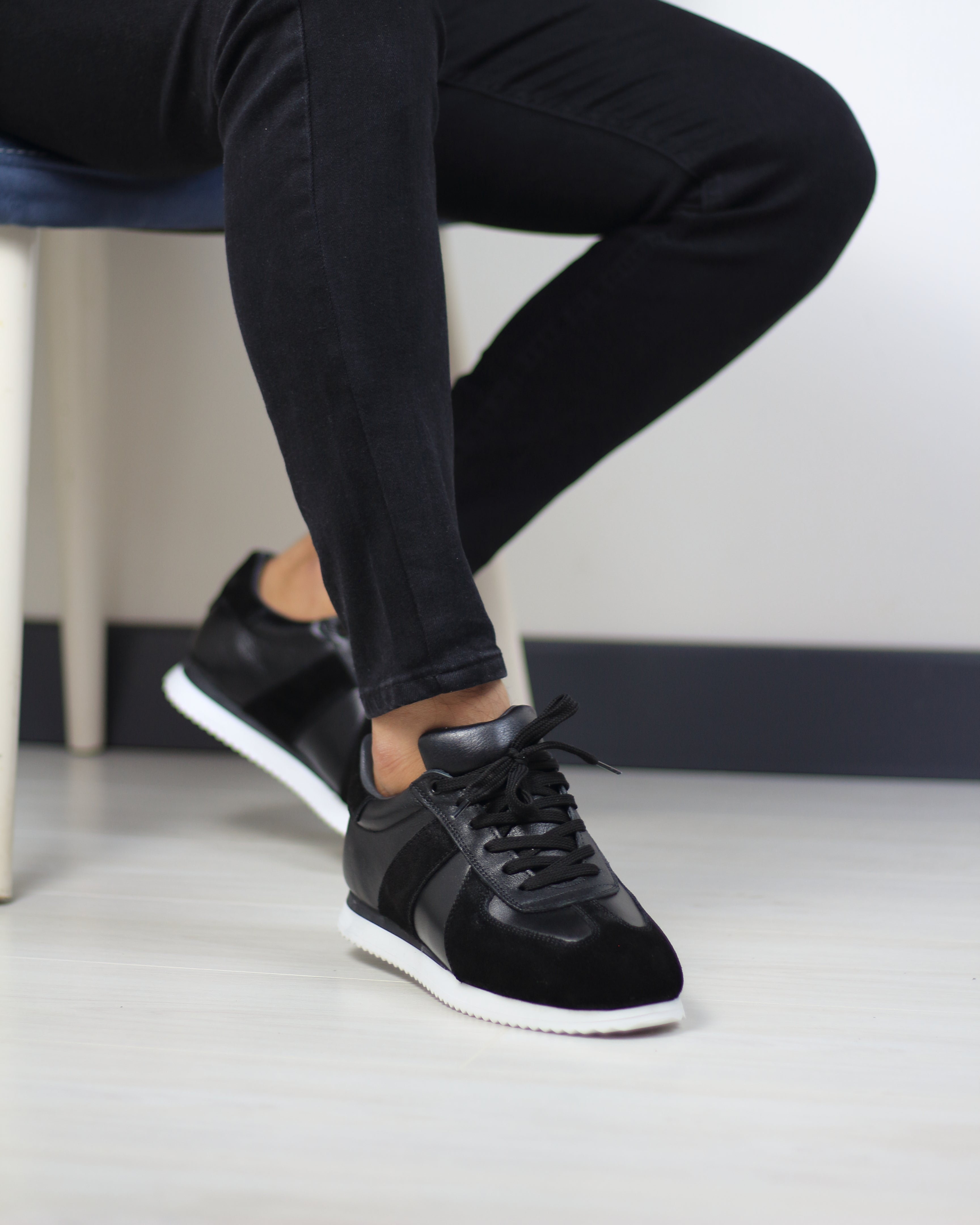 SİYAH DERİ ERKEK SENAKERS AYAKKABI