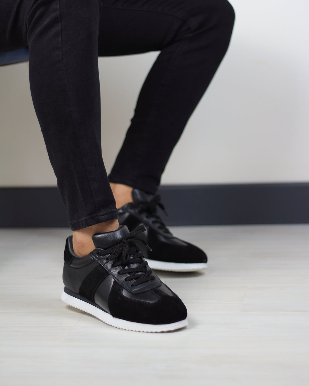 SİYAH DERİ ERKEK SENAKERS AYAKKABI