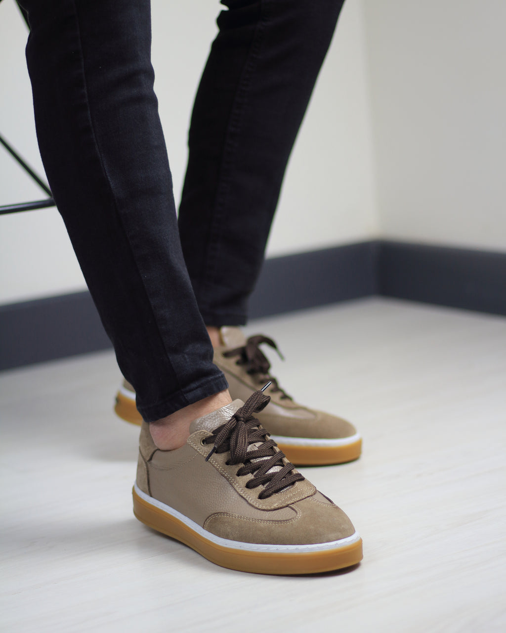 KUM DERİ SÜET DETAYLI ERKEK SNEAKERS AYAKKABI