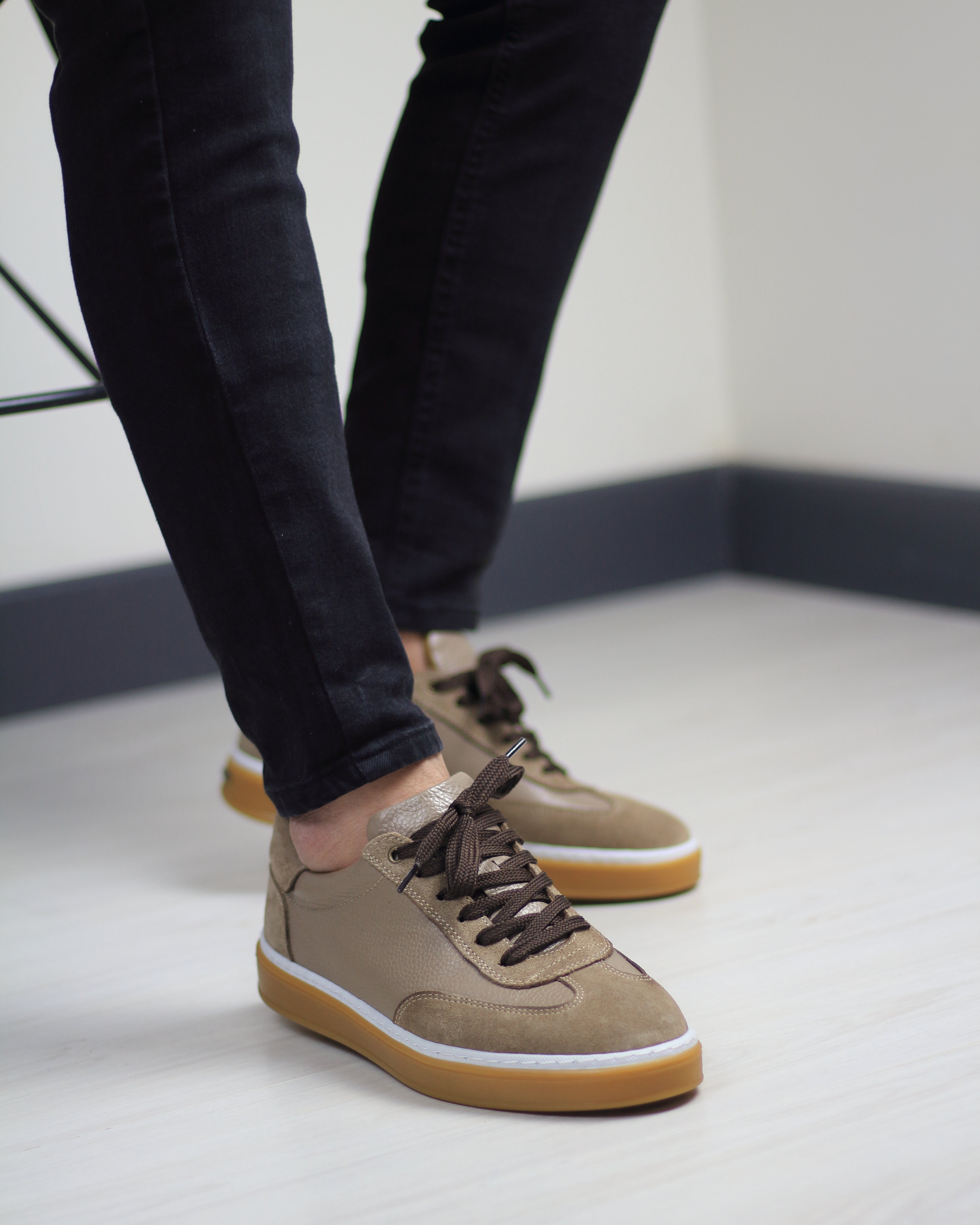 KUM DERİ SÜET DETAYLI ERKEK SNEAKERS AYAKKABI